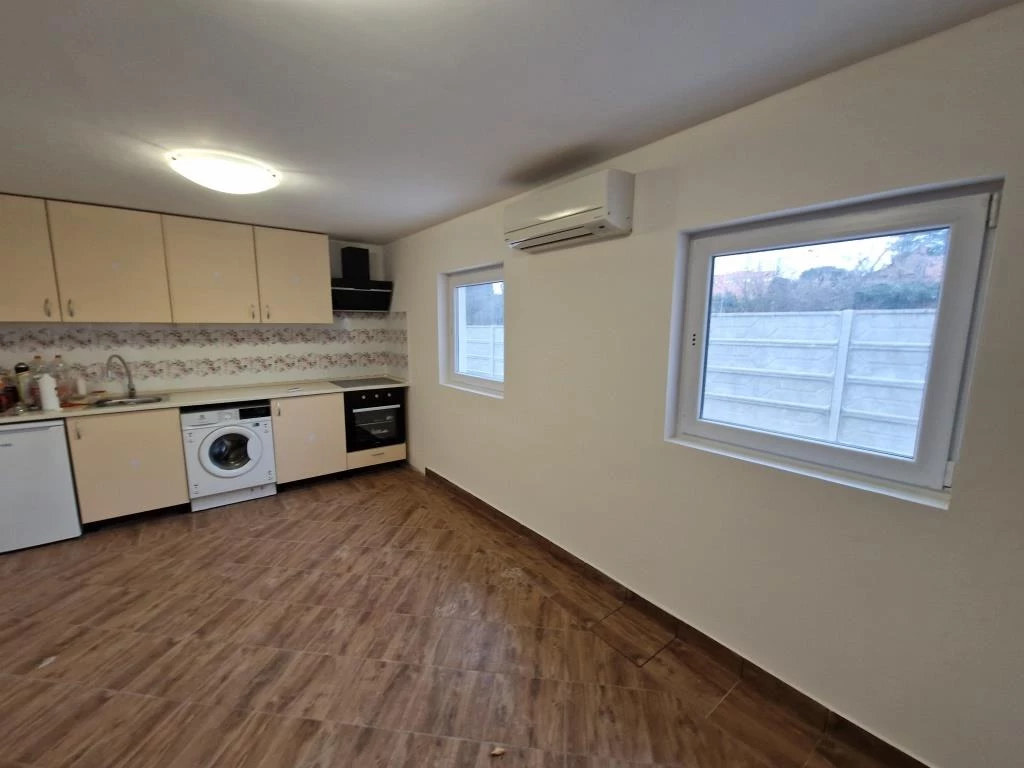 Kiadó felújított családi ház a belvárosban!