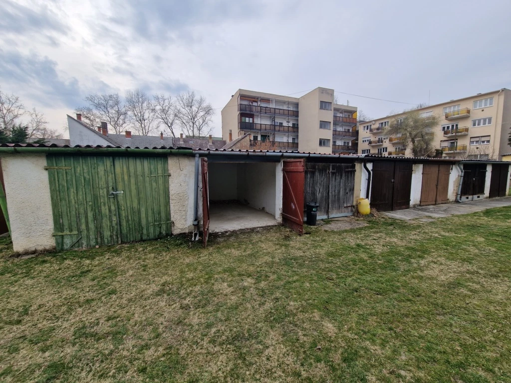 Kiadó önálló garázs a belvárosban!