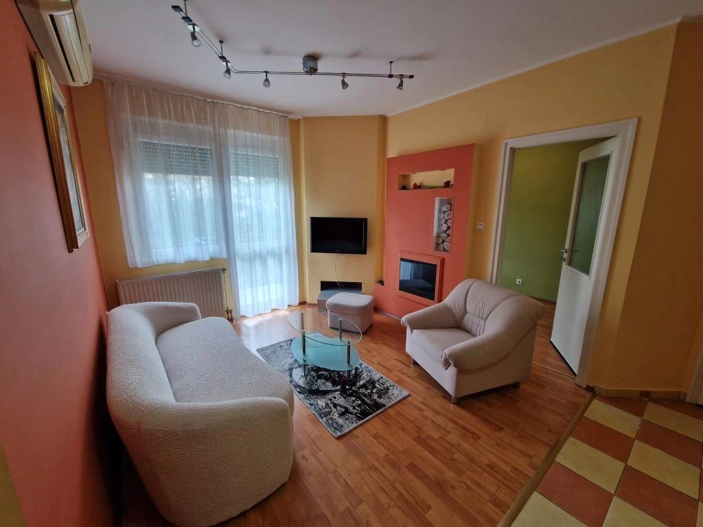 Kiadó kiváló állapotú belvárosi lakás, akár garázzsal együtt!