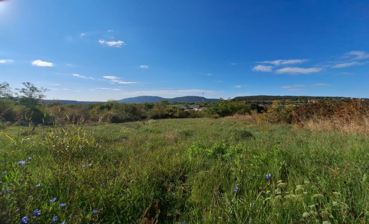 Eladó építési telek, Pilisborosjenő