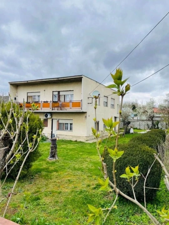 Eladó családi ház, Üröm