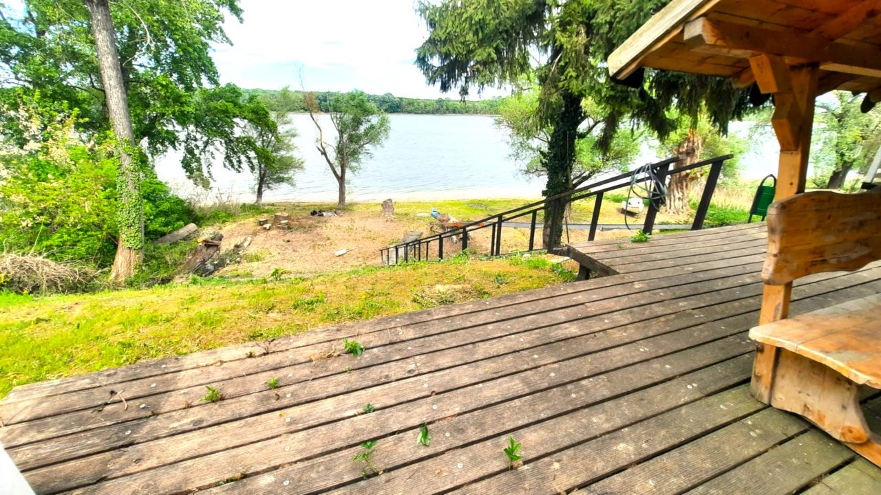 Eladó üdülőtelek, Kulcs