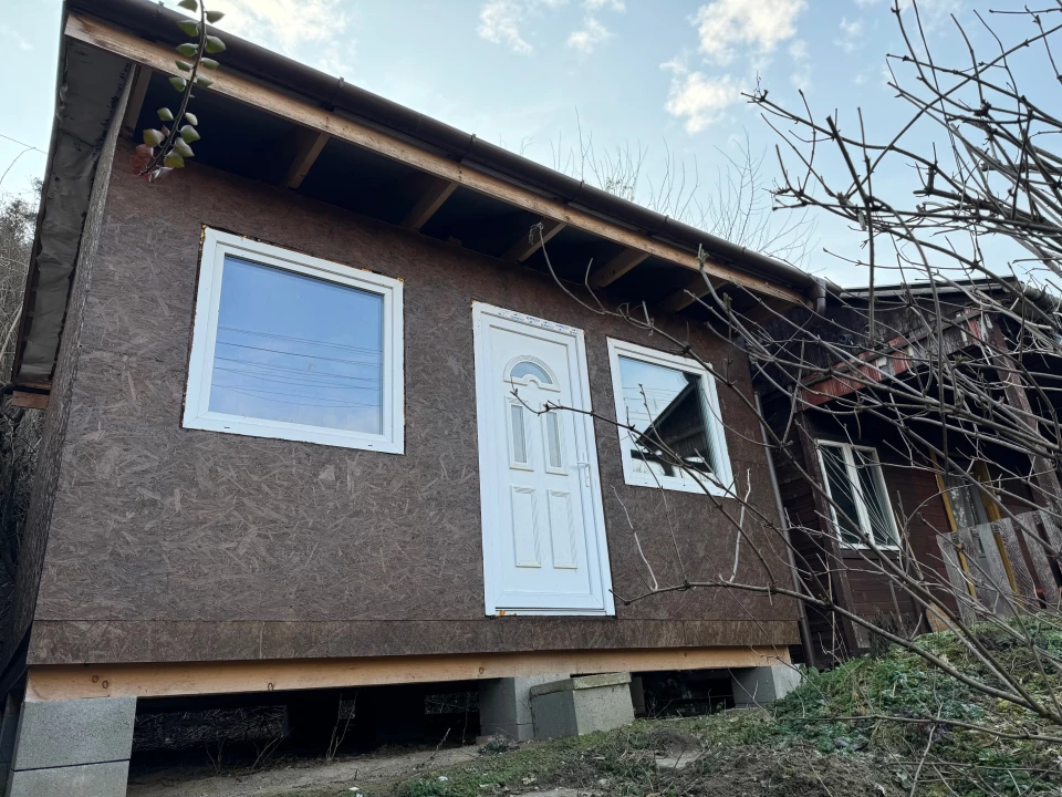 Eladó üdülő, nyaraló, Gomba