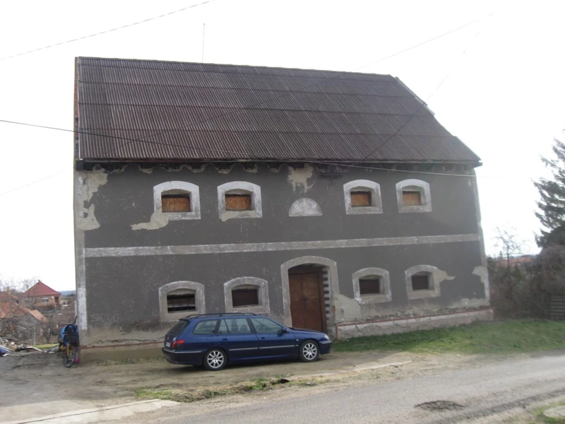 Eladó raktár, Domoszló