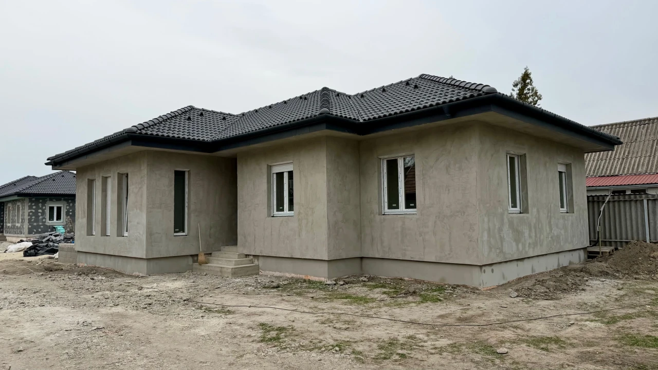 Eladó családi ház, Bugyi