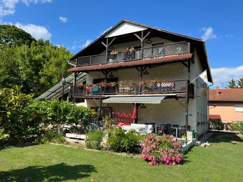 Eladó hotel, panzió, Balatonföldvár