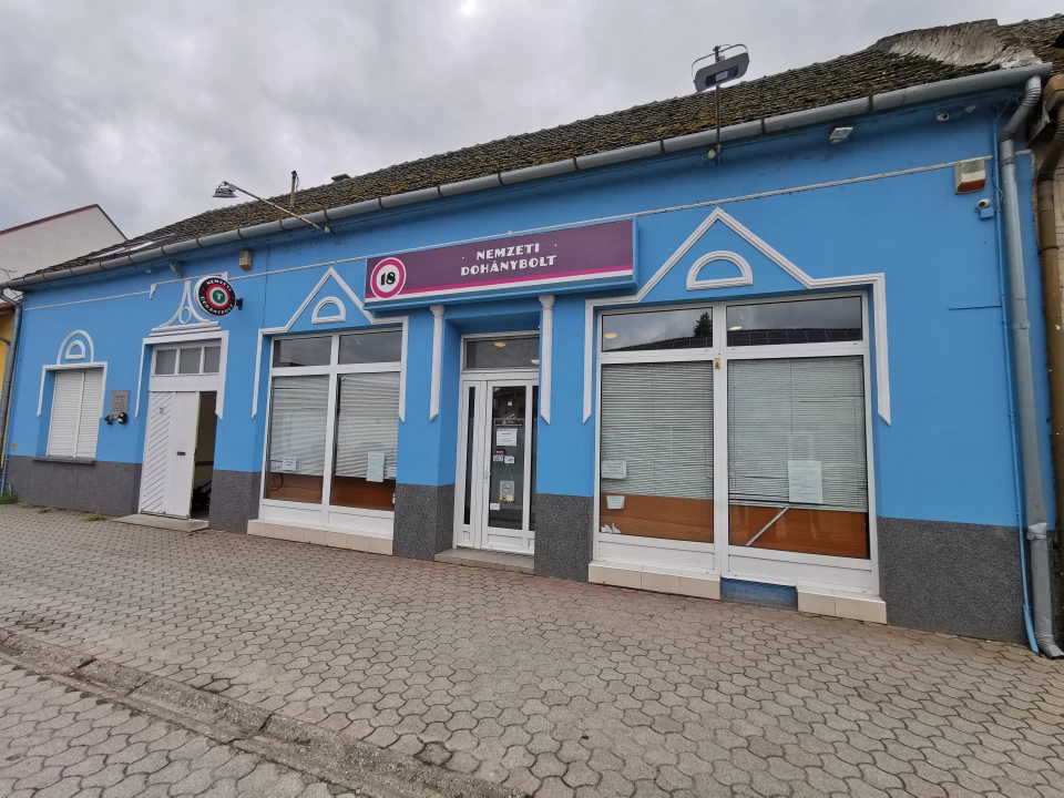 Bácsalmáson lakás-üzlet-raktár egyben, jó áron eladó!
