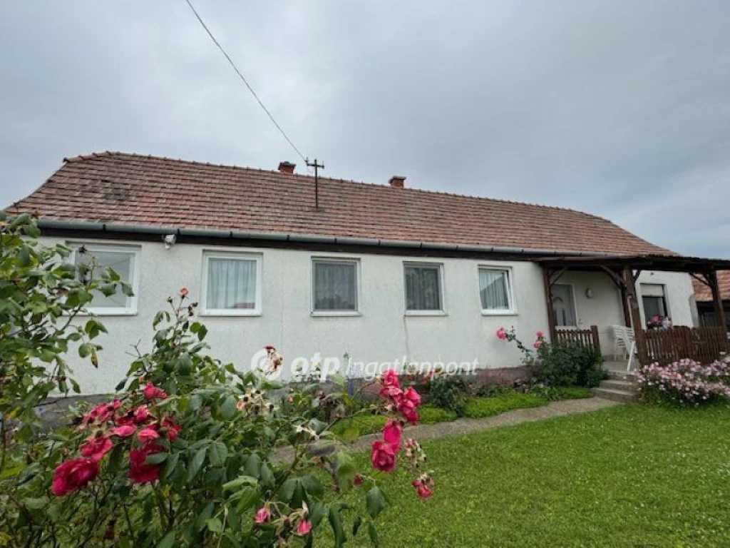 For sale house, Pázmánd, Falu széle