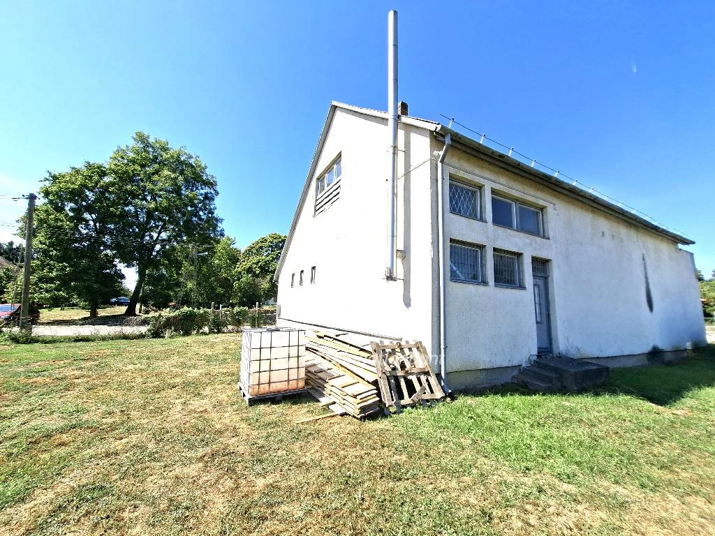 Eladó gyárépület, Martonvásár, Központ