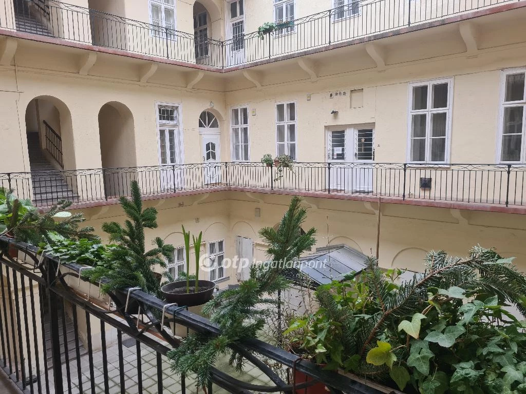 For sale brick flat, Budapest V. kerület, Lipótváros