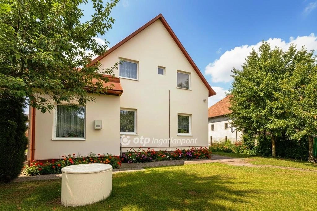 c3-1-name c2-1-name, Érd, Fehérvári út