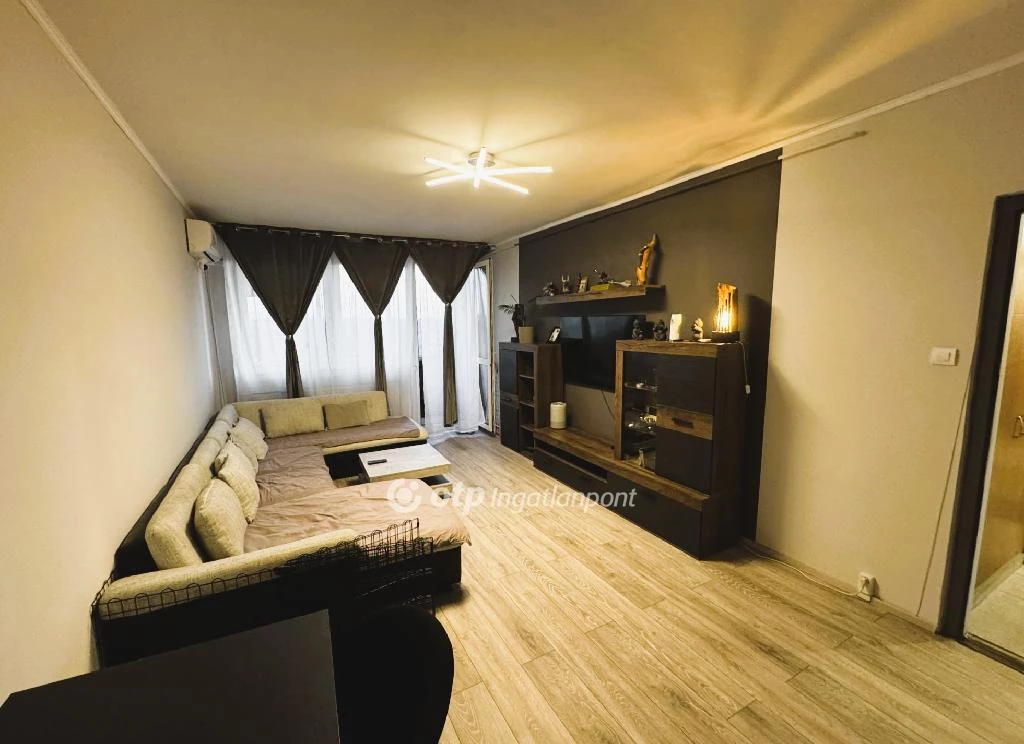 Eladó panellakás, Százhalombatta, Déli lakótelep