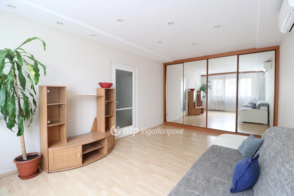 c3-1-name c2-20-name, Budapest XI. kerület, Etele Pláza