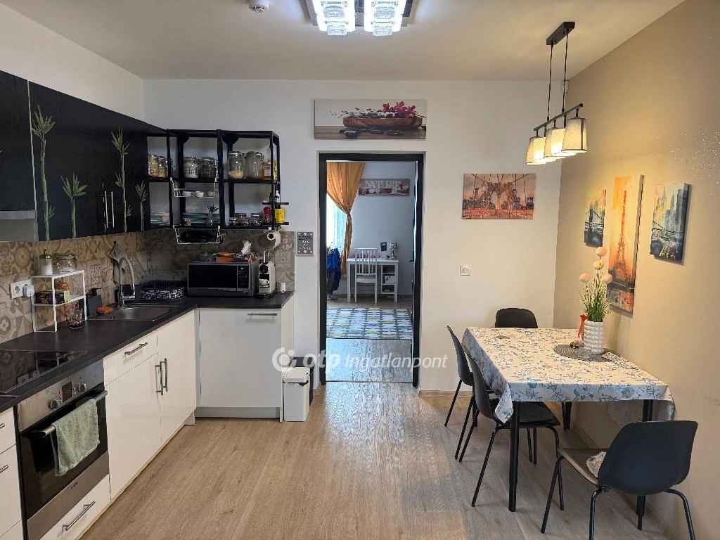 Eladó családi ház, Martonvásár, Kertvárosi