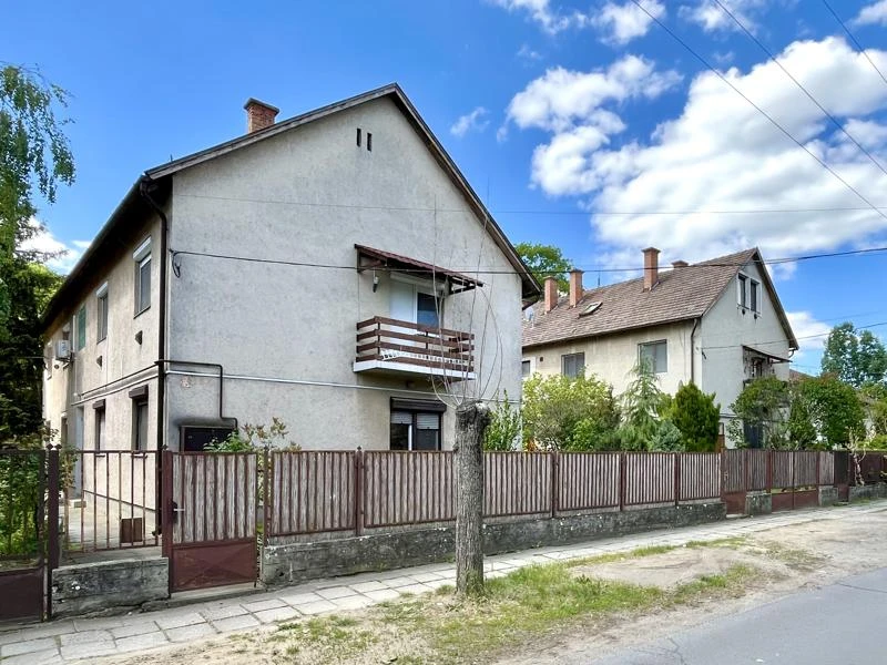 Eladó téglalakás, Nagykáta