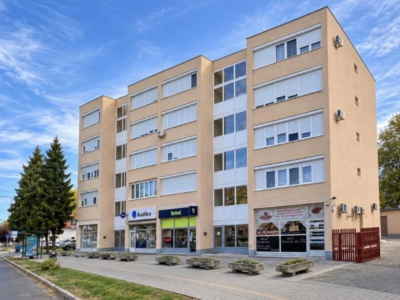 Eladó téglalakás, Nagykáta