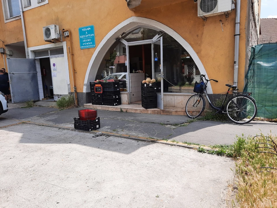 For sale store, Szeged