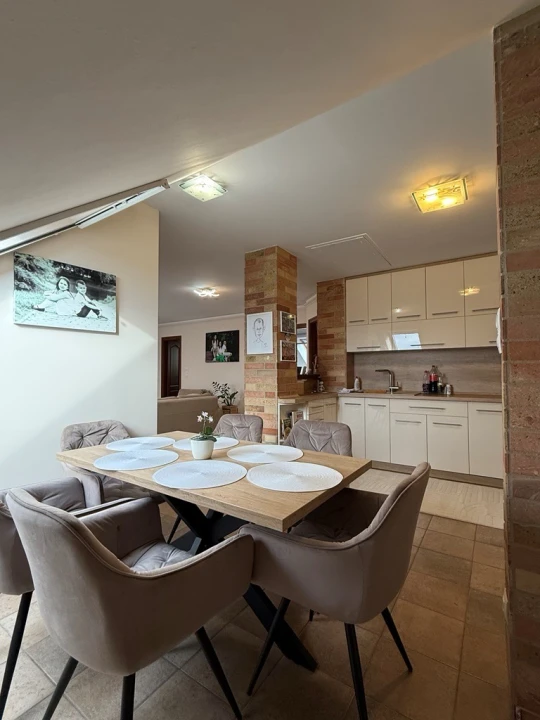 Eladó téglalakás, Szeged