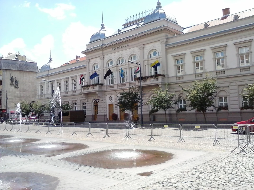 Eladó egyéb kereskedelmi-ipari, Szolnok