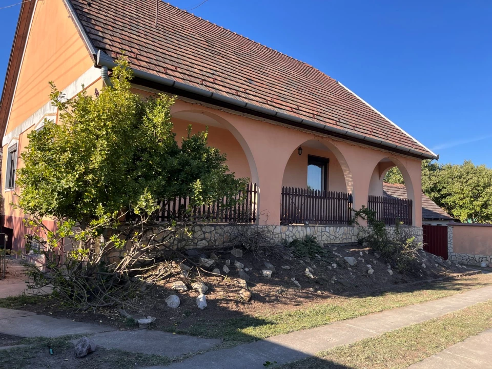 Eladó családi ház, Akasztó