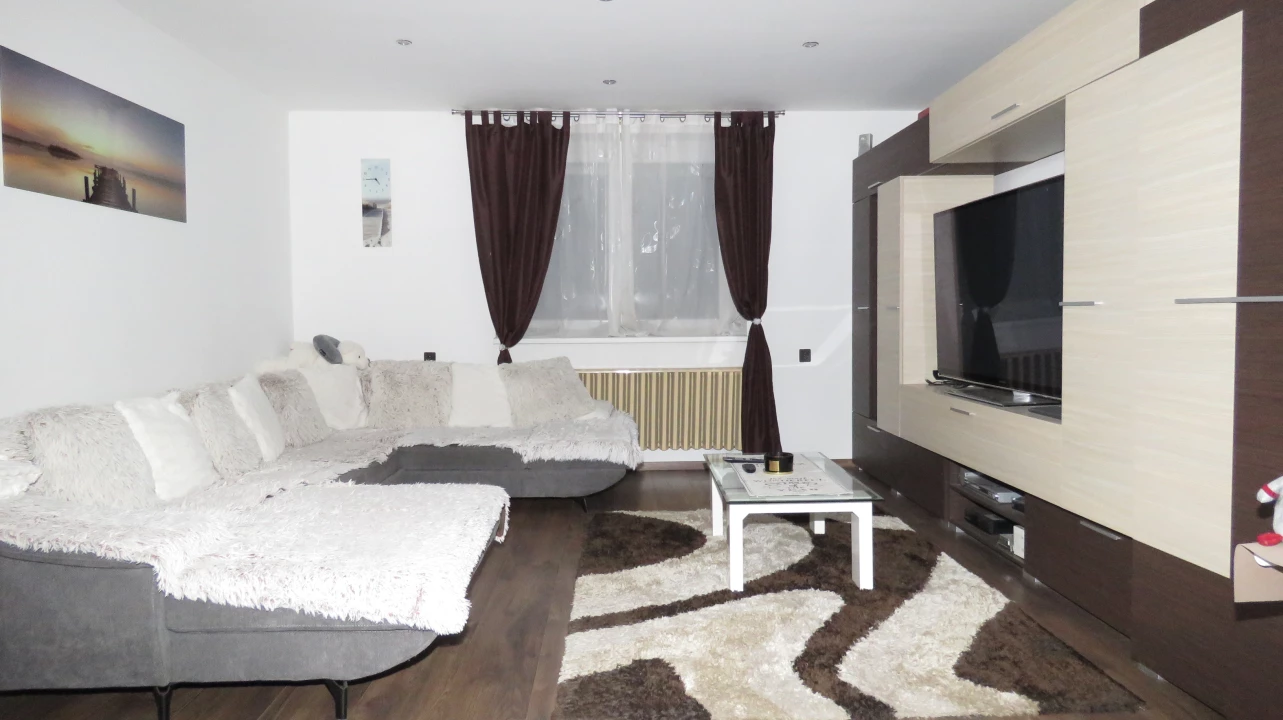 Eladó családi ház, Újrónafő