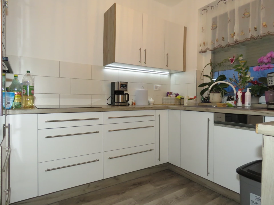 c3-1-name c2-1-name, Újrónafő