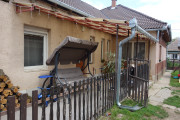 Eladó családi ház, Valkó