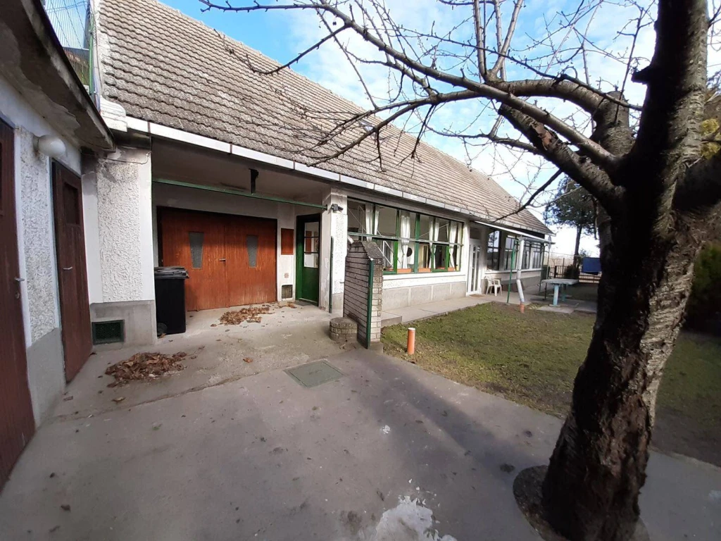 Eladó Családi ház, Dunaújváros, Óváros, 250nm, 65000000 Ft