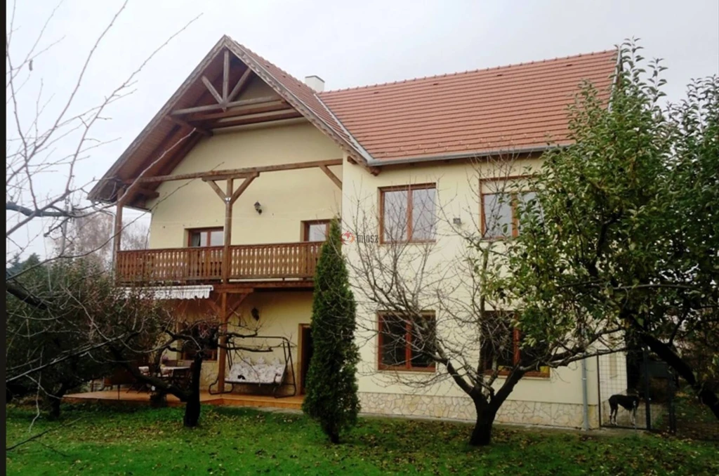 c3-1-name c2-1-name, Göd, Felsőgöd