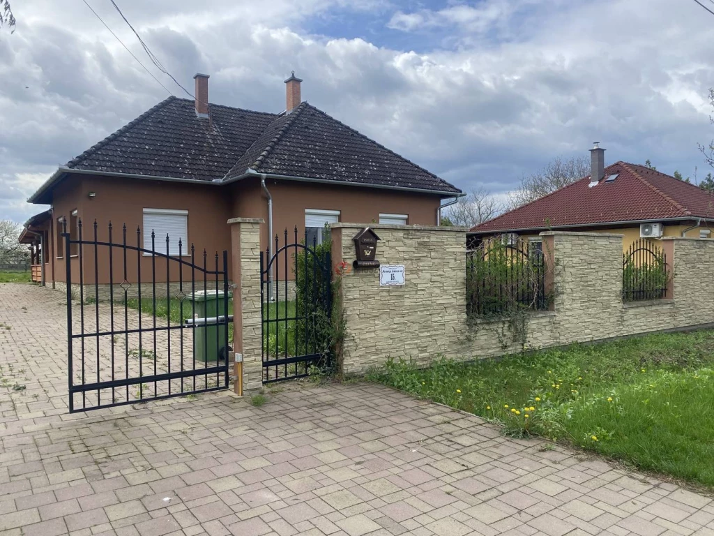 For sale house, Váchartyán