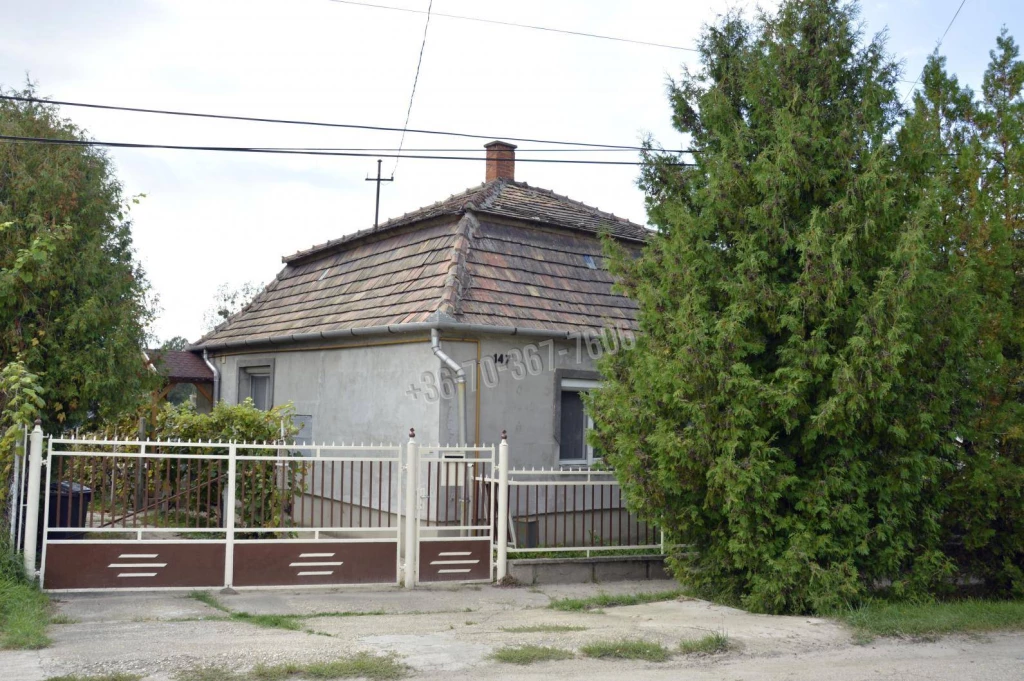 For sale house, Oroszlány