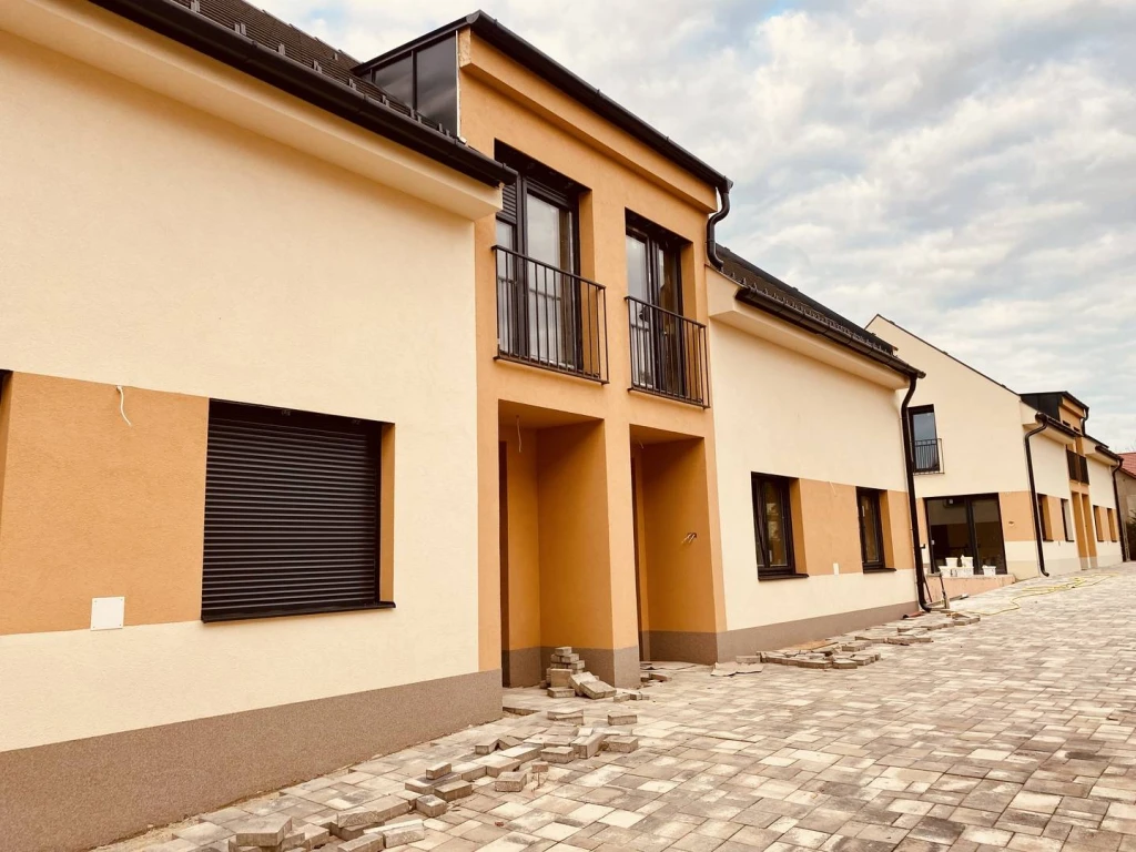 Eladó Ikerház, Balatonszárszó, 88nm, 102346000 Ft