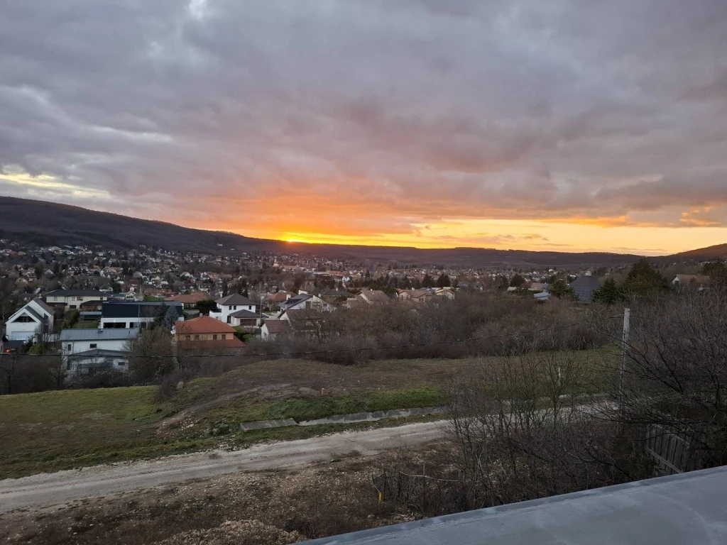 Eladó Családi ház, Nagykovácsi, Zsíroshegyalja, 296nm, 328500000 Ft