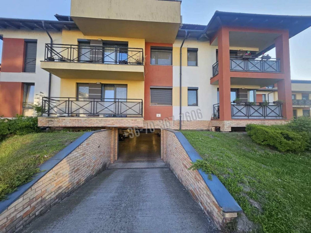 For sale detached garage, Tata