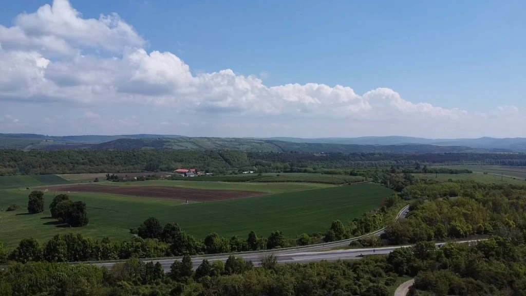 Eladó Építési telek, Vác, Bácska, 1580nm, 53000000 Ft