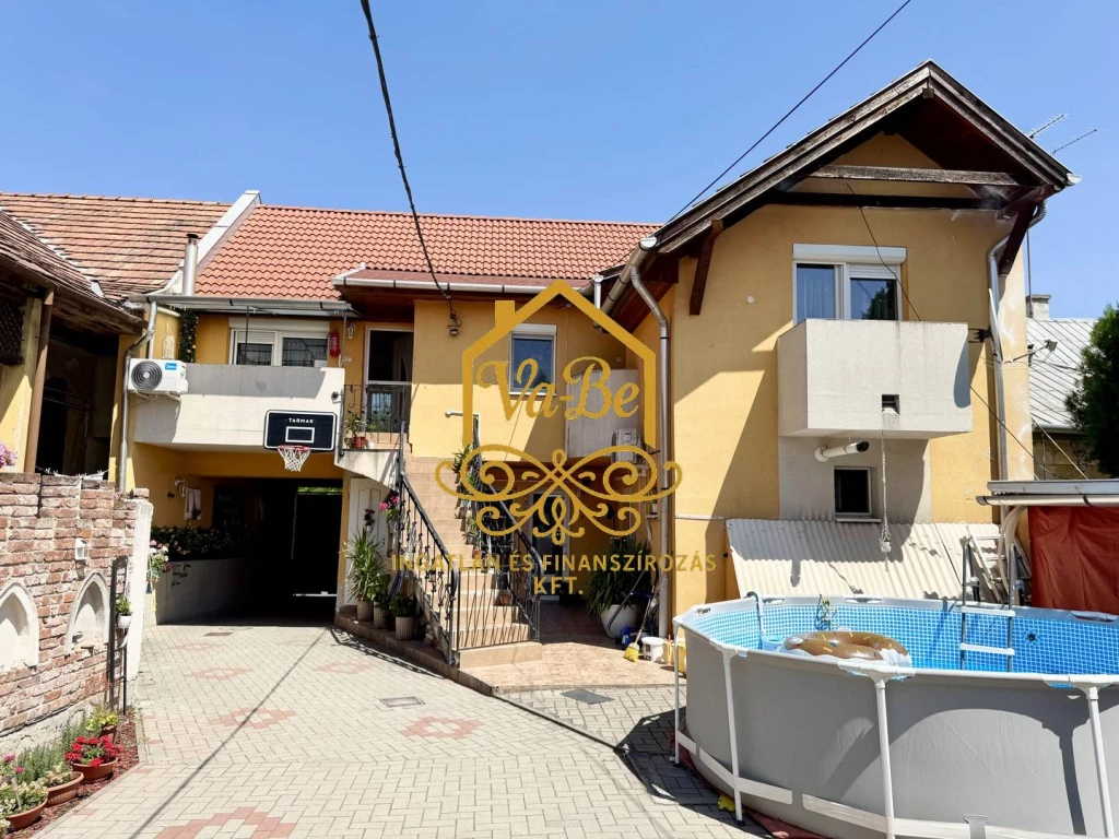 c3-1-name c2-1-name, Eger, Károlyváros