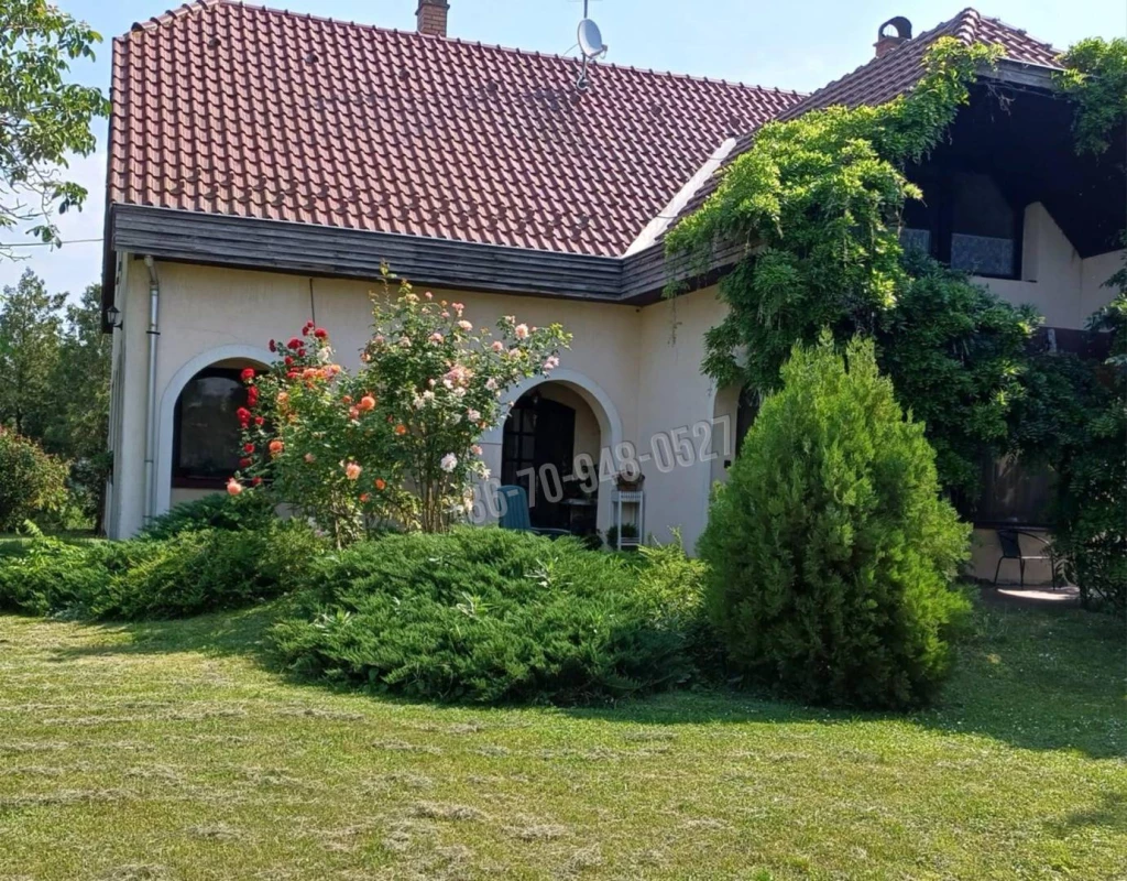 For sale house, Békéscsaba, Sportcsarnok környékén, Trófea utca