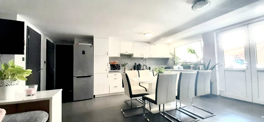 c3-1-name c2-1-name, Vác, Kisvác