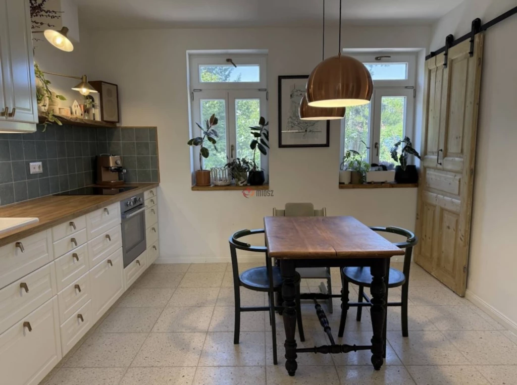 c3-1-name c2-82-name, Vác, Burgundia