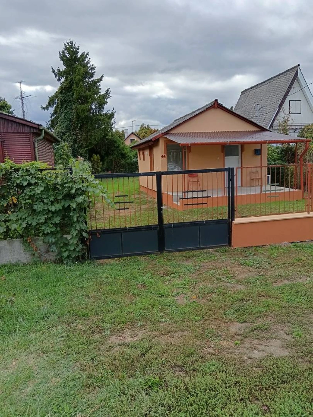 Eladó Üdülő, nyaraló, Tóalmás, 42nm, 18700000 Ft