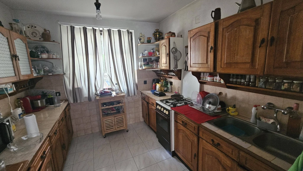 c3-1-name c2-82-name, Budakeszi, Barackos