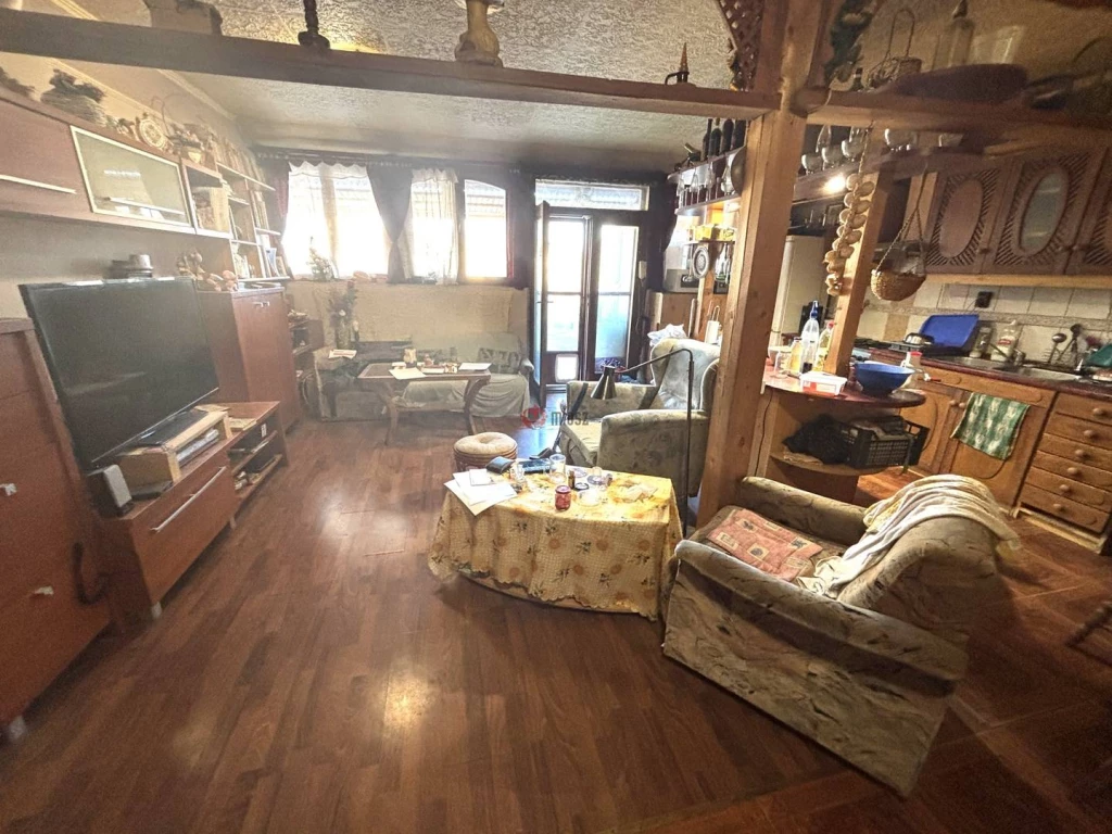 c3-1-name c2-1-name, Vác, Kisvác