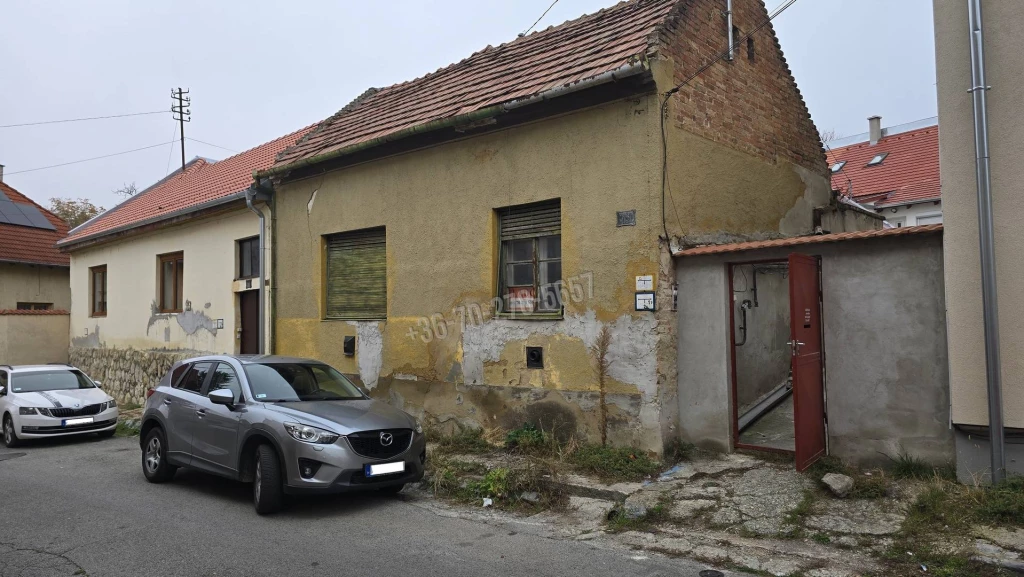 c3-1-name c2-19-name, Pécs, Belváros