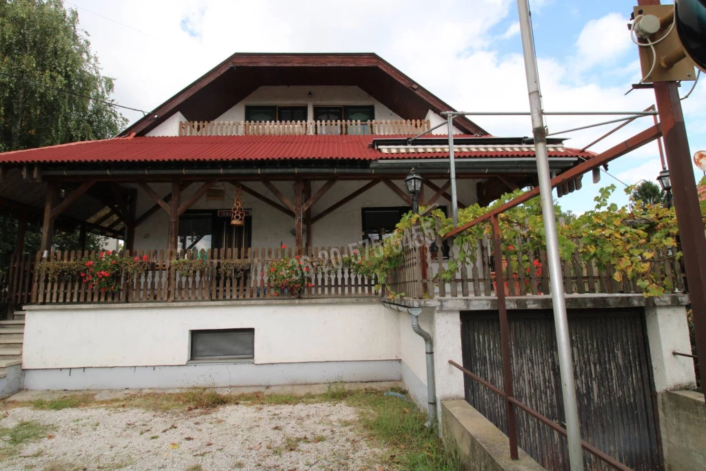 Eladó Családi ház, Balatonmáriafürdő, 250nm, 110000000 Ft