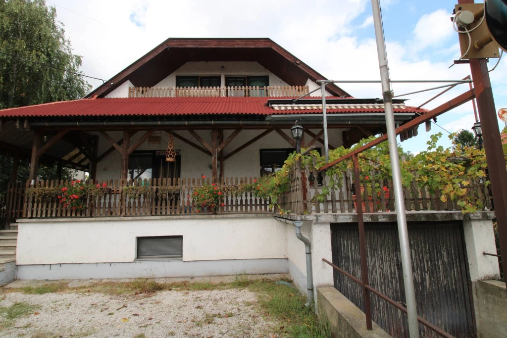 Eladó Családi ház, Balatonmáriafürdő, 250nm, 110000000 Ft