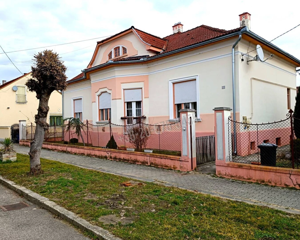 Eladó Kúria, Barcs, Drávapart, 300nm, 80000000 Ft