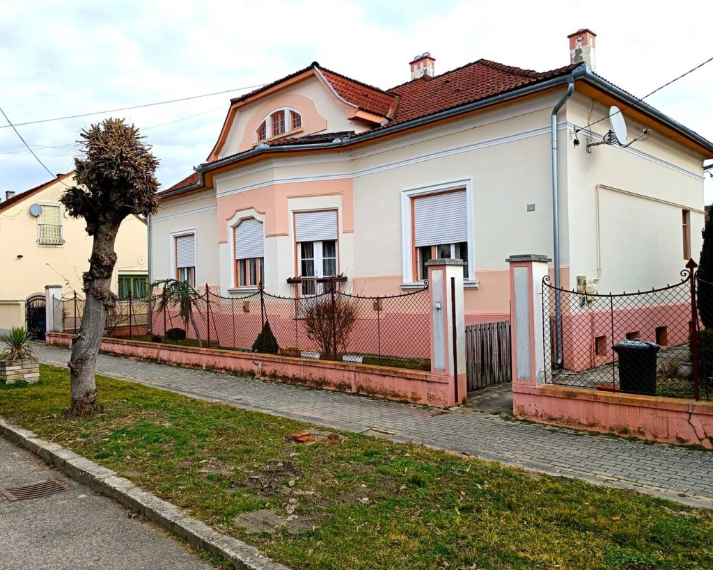 Eladó Kúria, Barcs, Drávapart, 300nm, 80000000 Ft