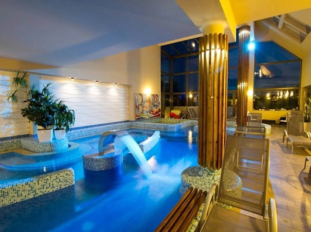 Eladó Hotel, panzió, Siófok, Balatonkiliti, 3500nm, 2200000000 Ft