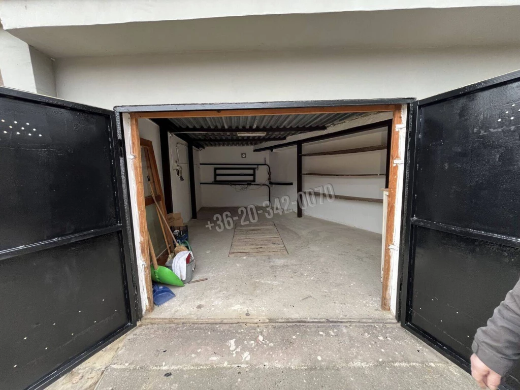 Eladó Garázs, Dunaújváros,  Nincs megadva, 24nm, 6500000 Ft