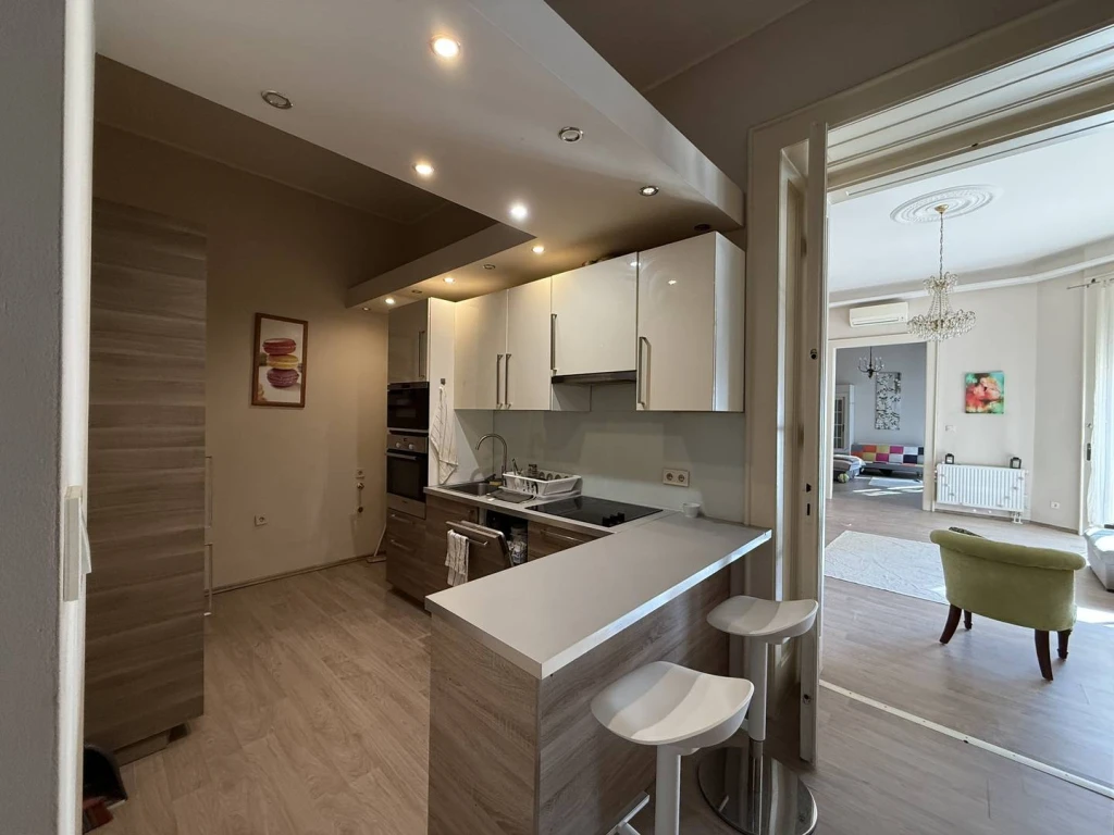 Kiadó Téglalakás, Budapest VI. kerület, Terézváros (Nagykörúton belül), 120nm, 560000 Ft